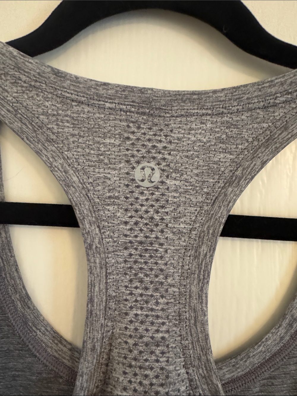 Lululemon Swiftly Tech Racerback Tank Top waist length. Size 2 - Picture 3 of 3